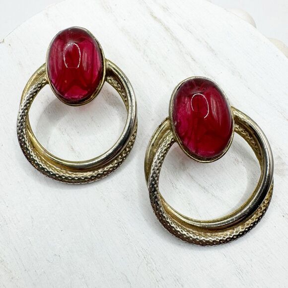 Vintage Cranberry Lucite Cabochon Twisted Circle Stud Earrings - Picture 1 of 8